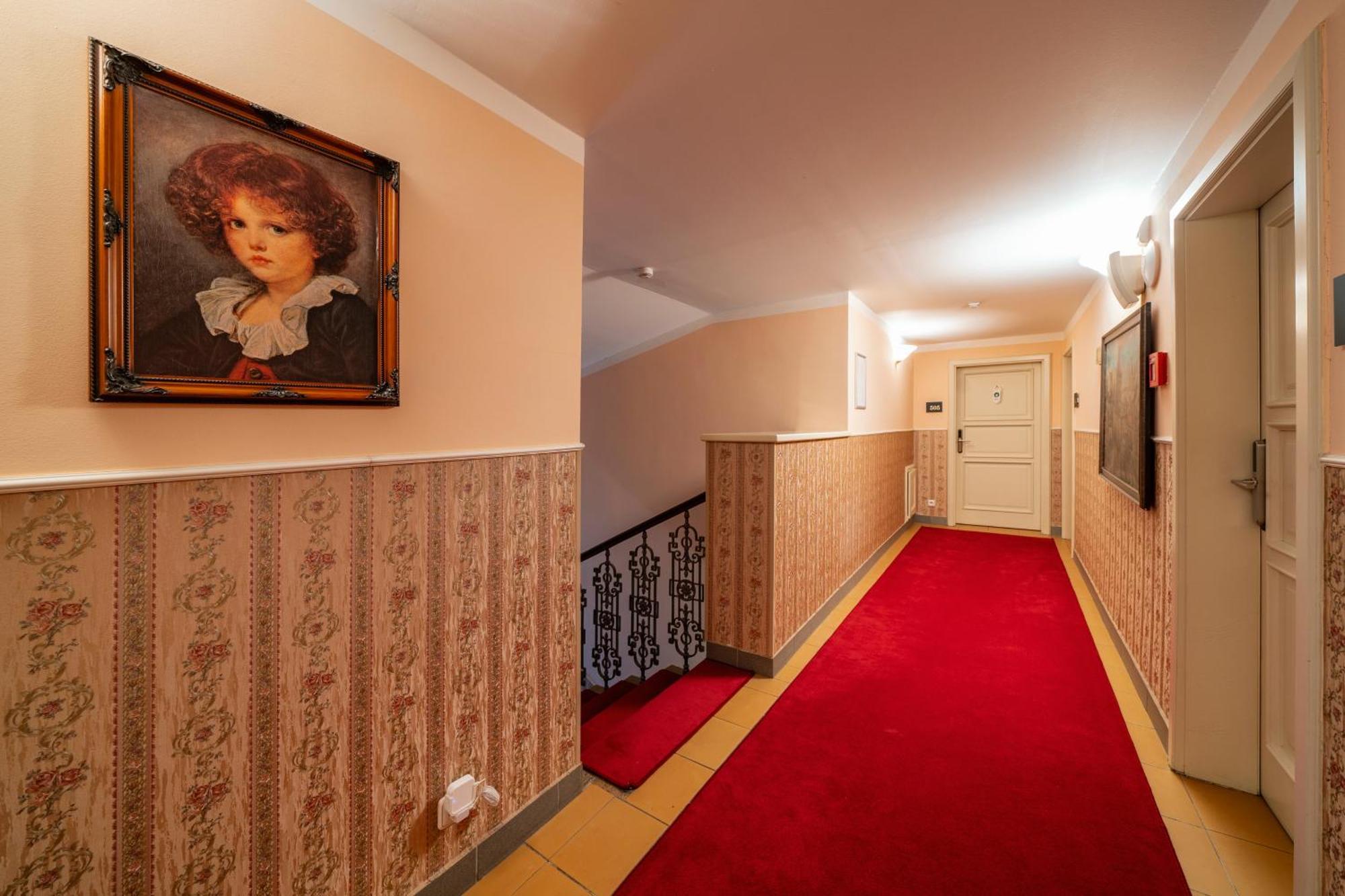 Hotel Raffaello Прага Екстериор снимка